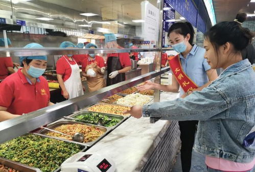 鄭大二附院營養(yǎng)食堂榮獲“餐飲服務(wù)食品安全示范店”稱號(hào)并舉辦慶?；顒?dòng)