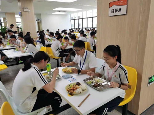 以歌舞為翼，提升餐飲服務(wù)品質(zhì)，共筑校園幸福生活